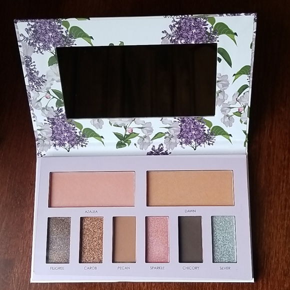 🎉Host Pick💖 Sakura + Sage Makeup - Picture 3 of 4